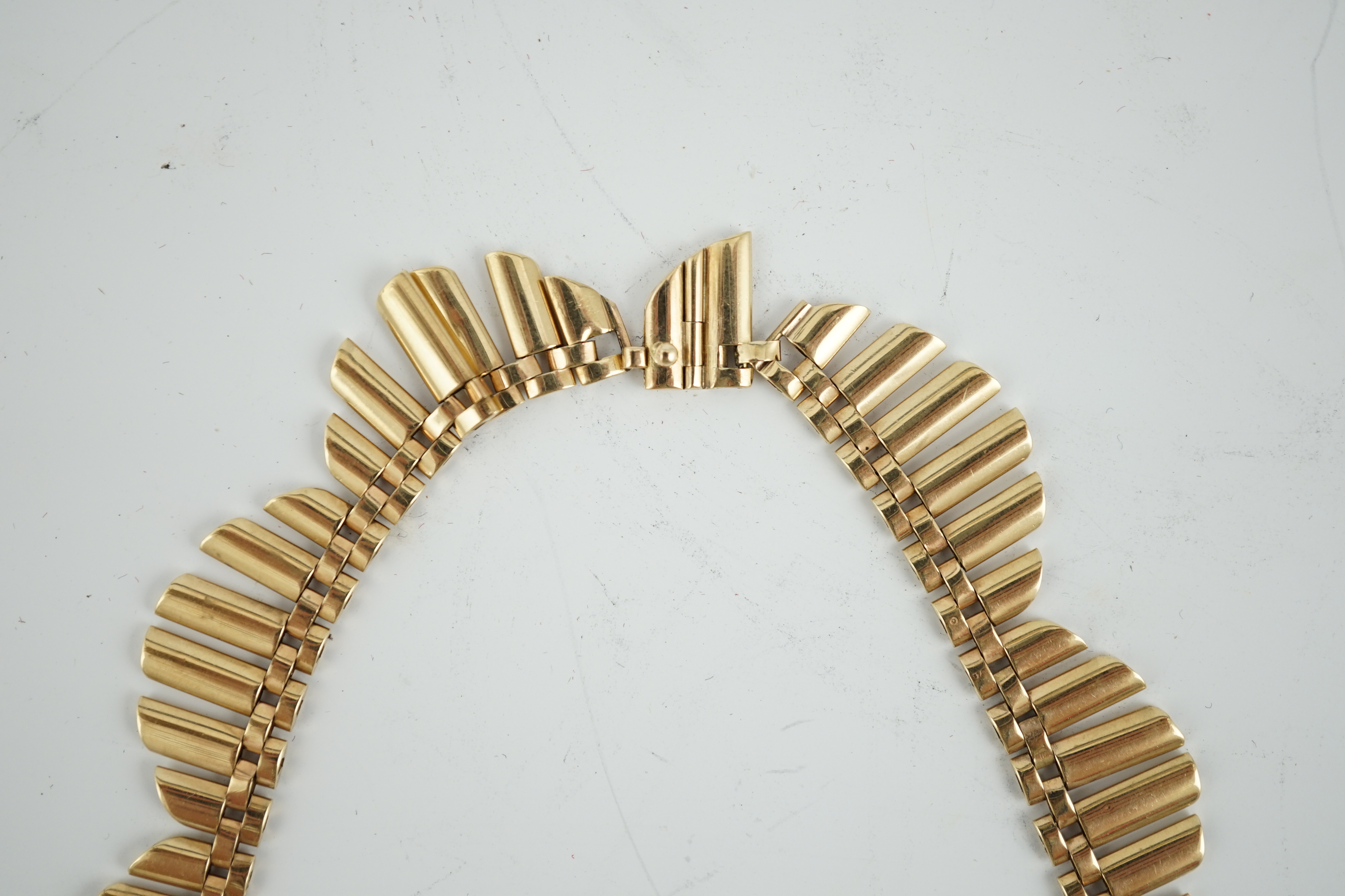 A 1970's 9ct gold fringe necklace